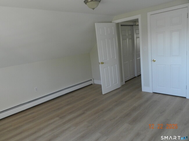 Building Photo - 10 Poplar St