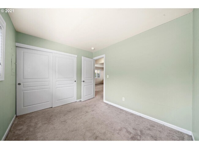 Building Photo - 7023 N Burlington Ave