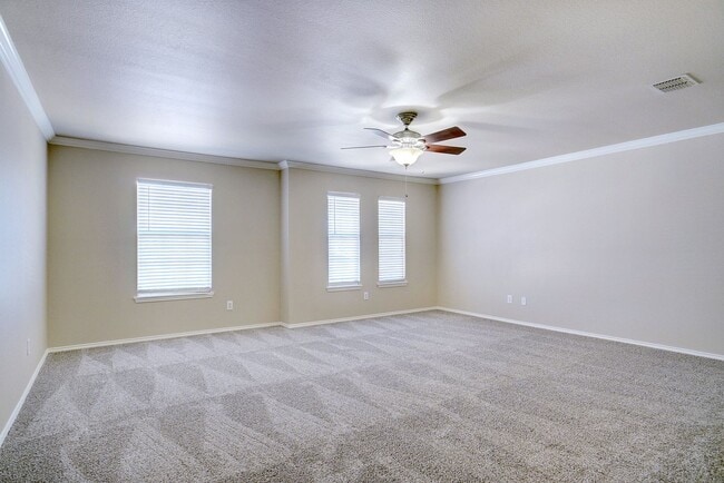 Building Photo - Spacious 3-2-2 Home in Lake Pointe across from Boswell High School!