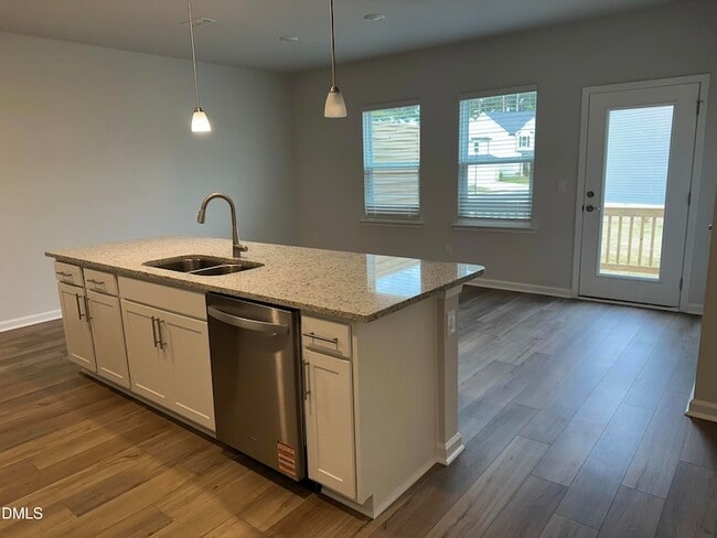 Building Photo - 1359 Hasse Ave
