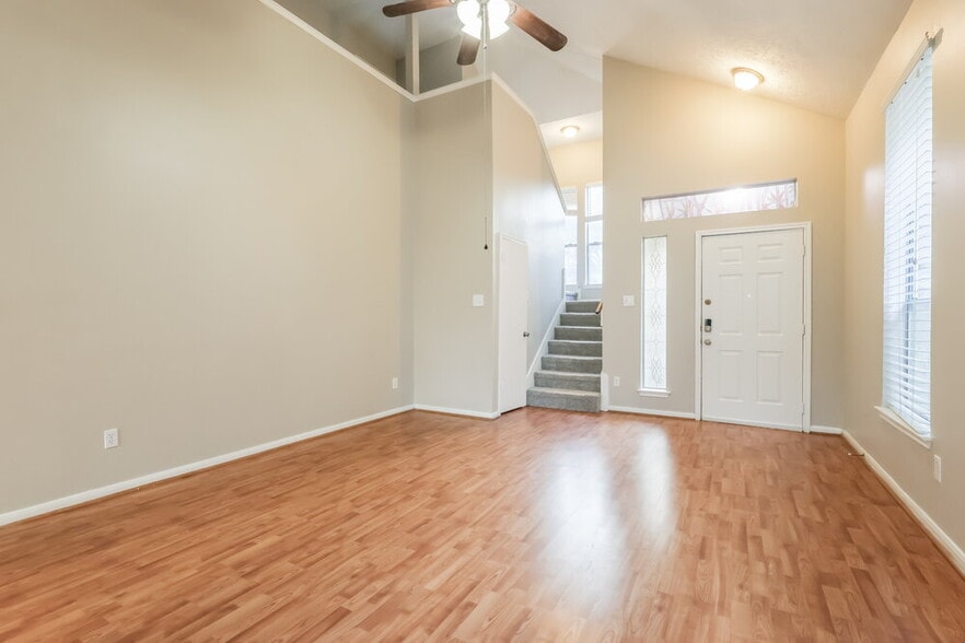 Building Photo - 12655 Pine Bush Dr