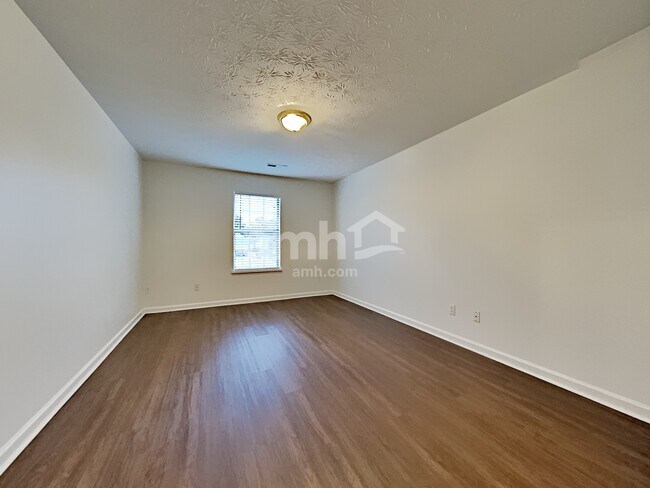 Building Photo - 815 Dowry Lane