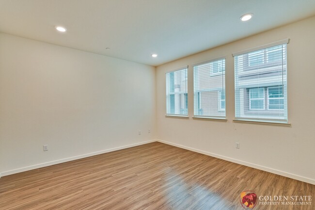Building Photo - Modern 2-Bed Condo with Tesla Charger & At...