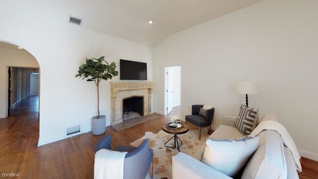 Primary Photo - 1 br, 1 bath House - 200 S Orange Dr Priva...