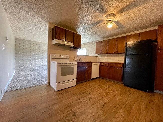 Building Photo - 2 Bed, 1 Bath Apartment In Firestone