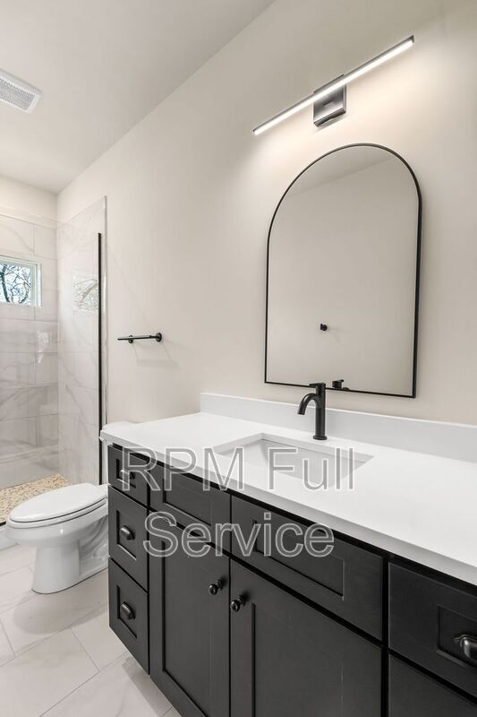 Building Photo - 2134 25th Ave N