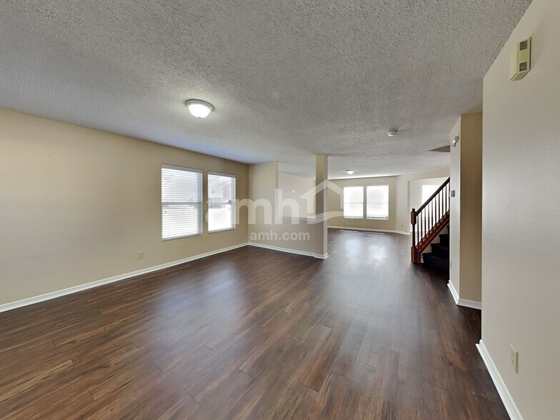 Building Photo - 10383 Homestead Dr