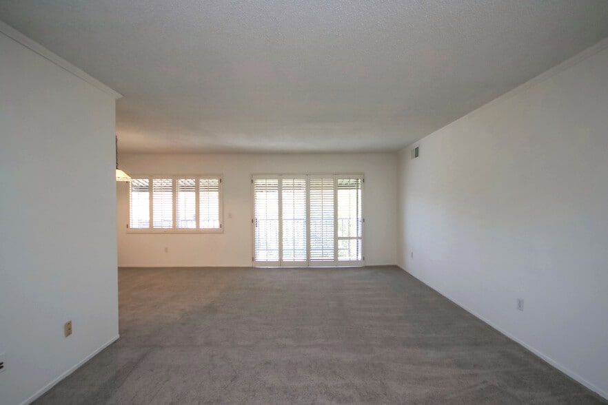 Building Photo - 266 S Madison Ave