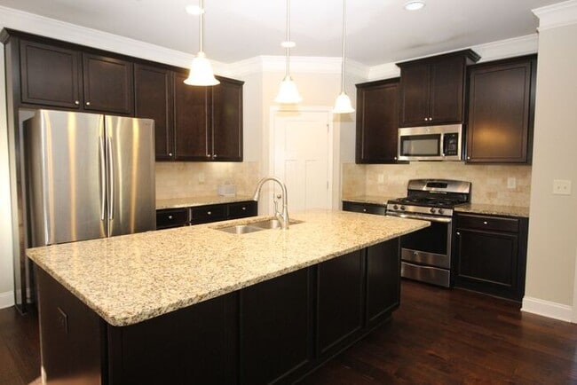 Building Photo - Brookside Crossing!