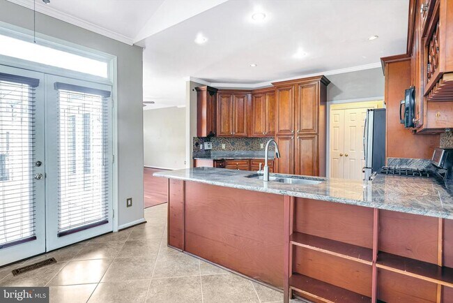 Building Photo - 21102 Raintree Ct