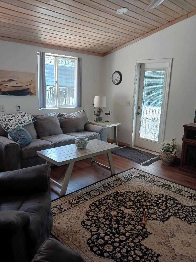 Building Photo - 451 Charlie Dr