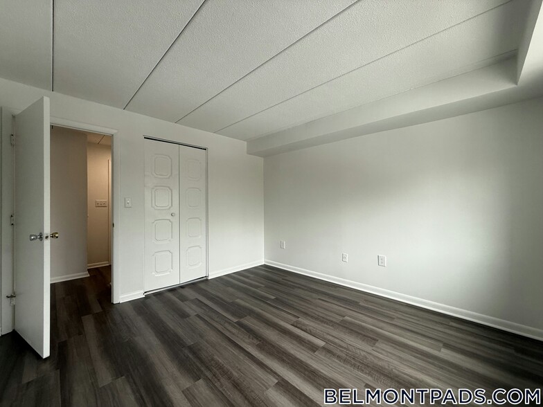 Building Photo - 55 Hill Rd