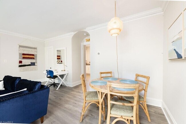 Building Photo - 208 Leftwich St