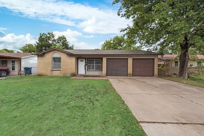 Primary Photo - Completely renovated charming 3-Bed, 2-Bat...