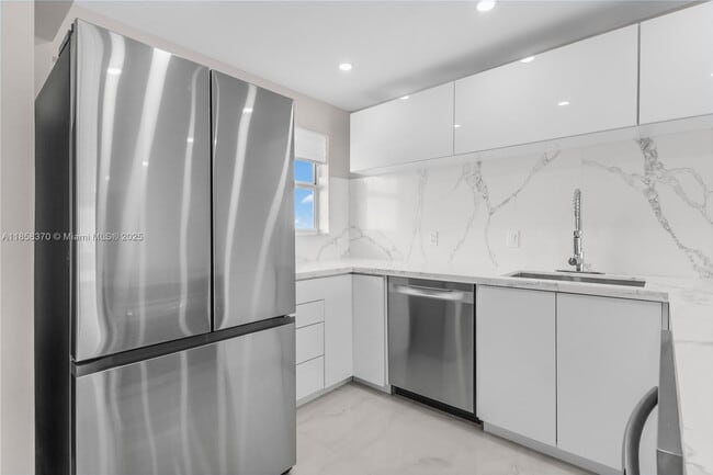 Building Photo - 1331 Lincoln Rd