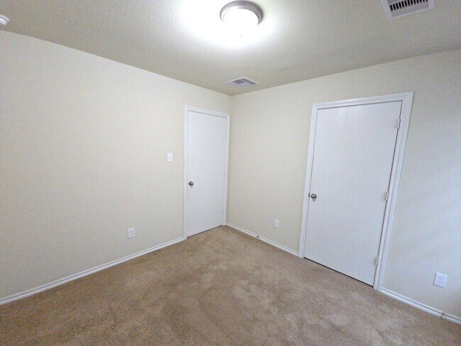 Building Photo - 810 Lightningbug Ln