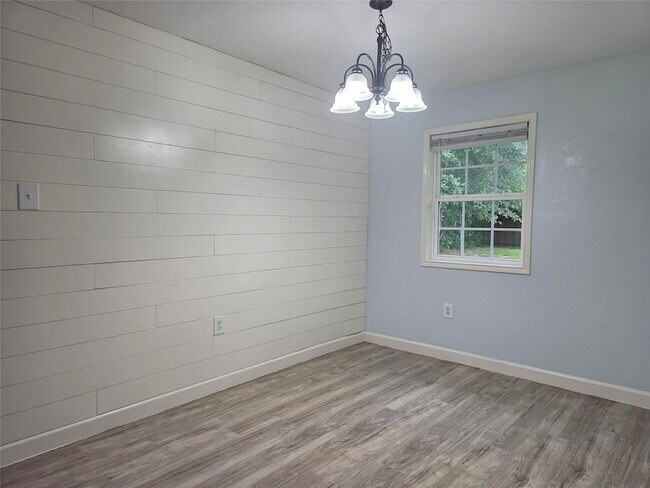 Building Photo - 209 Franlee St