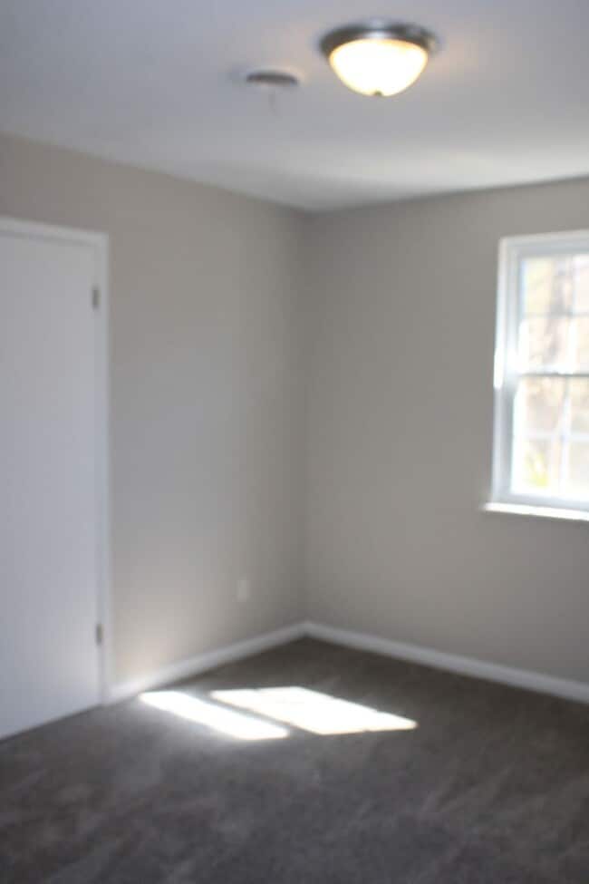 Building Photo - Awesomely Located 3 bedroom 2 bath Available!