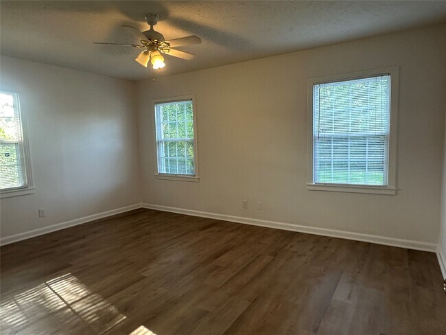 Building Photo - 219 Glencroft Ct