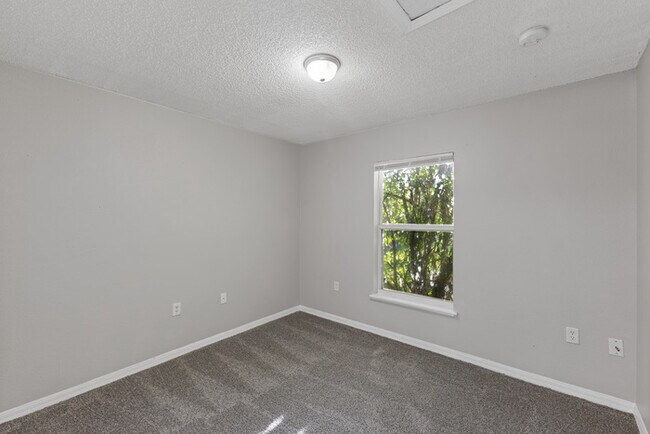 Building Photo - Charming home for RENT in Groveland