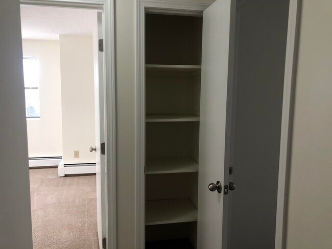 Building Photo - 385 Huse Rd