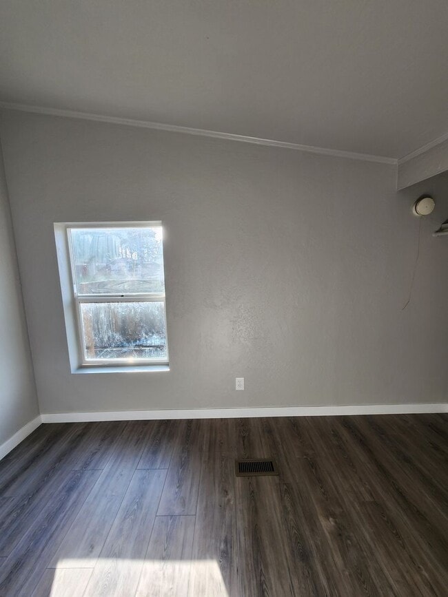 Building Photo - 3-bedroom 2 bath House