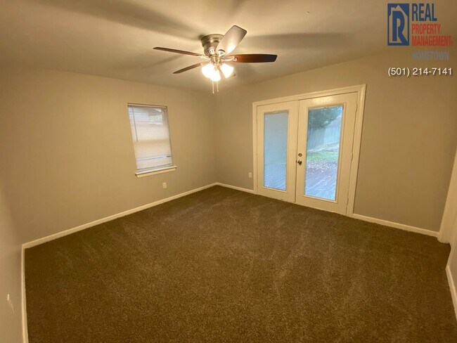 Building Photo - 913 Brewer-