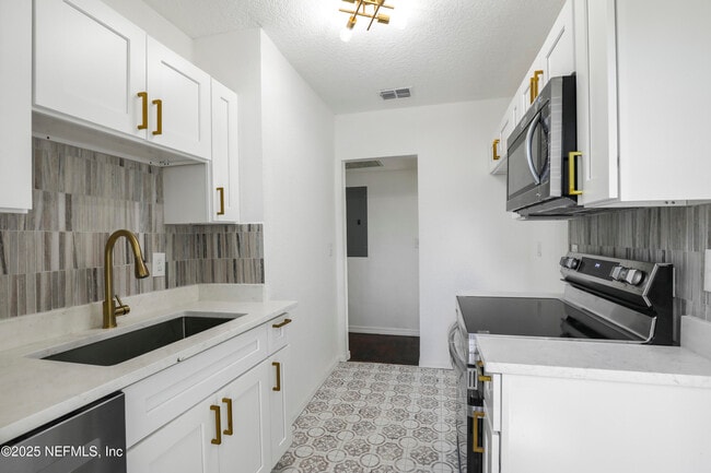 Building Photo - 5246 Sunderland Rd