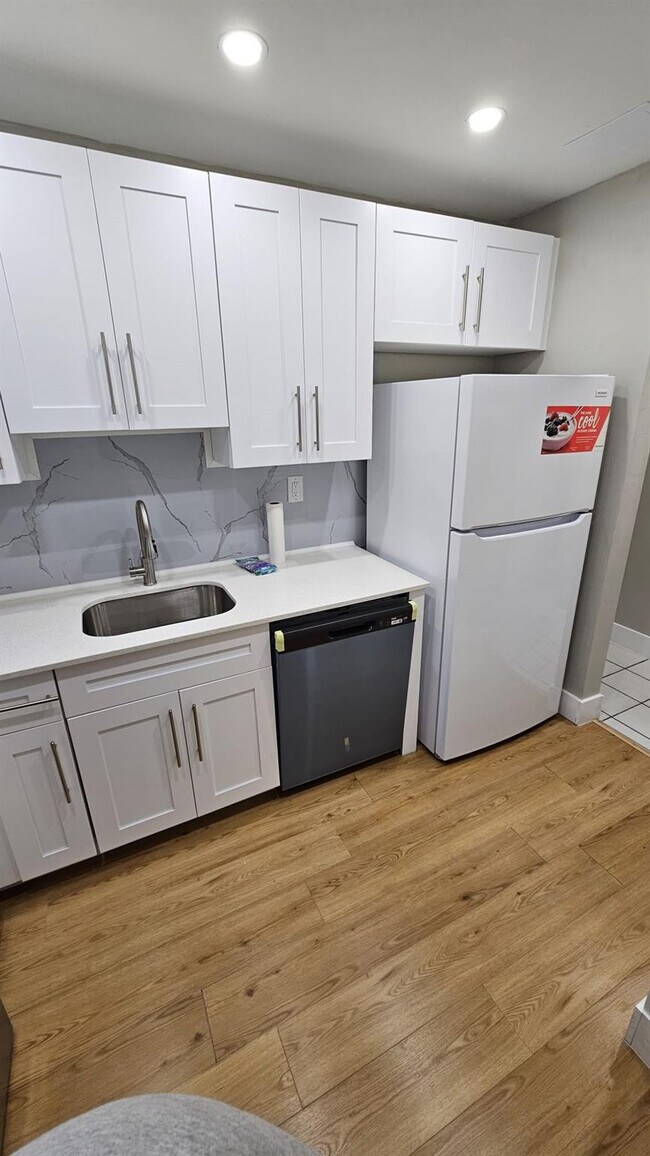 Building Photo - 5881 NW 16th Pl