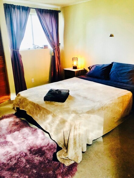 Room 1 - 1209 Ashland Mine Rd