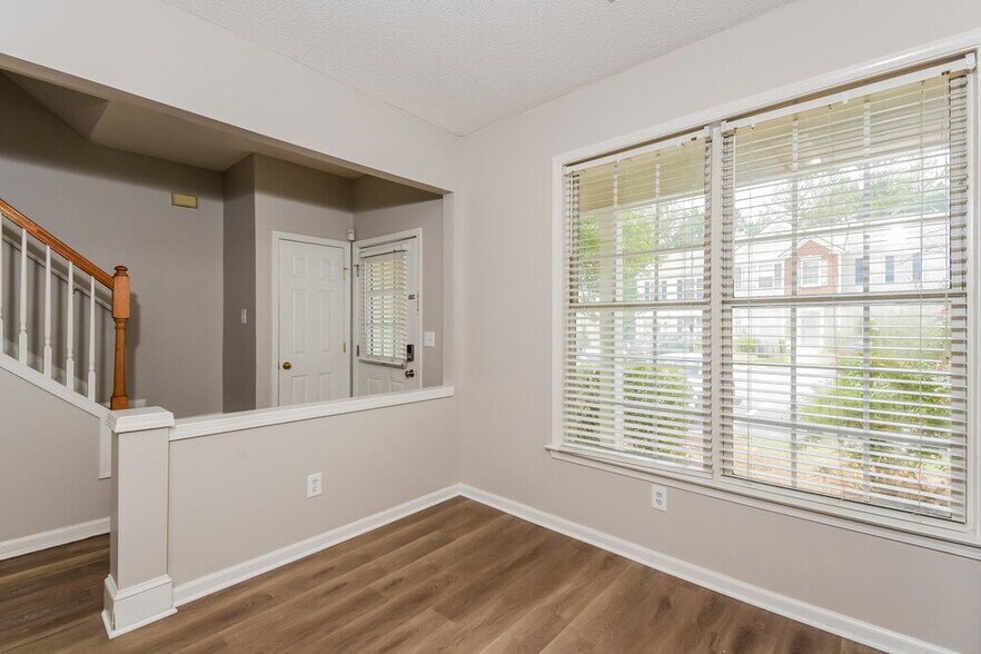 Building Photo - 23 Highoak Dr