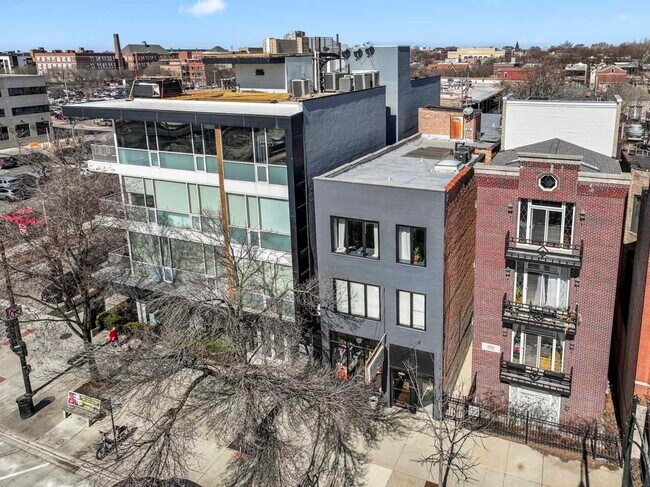 Building Photo - 2152 W Division St