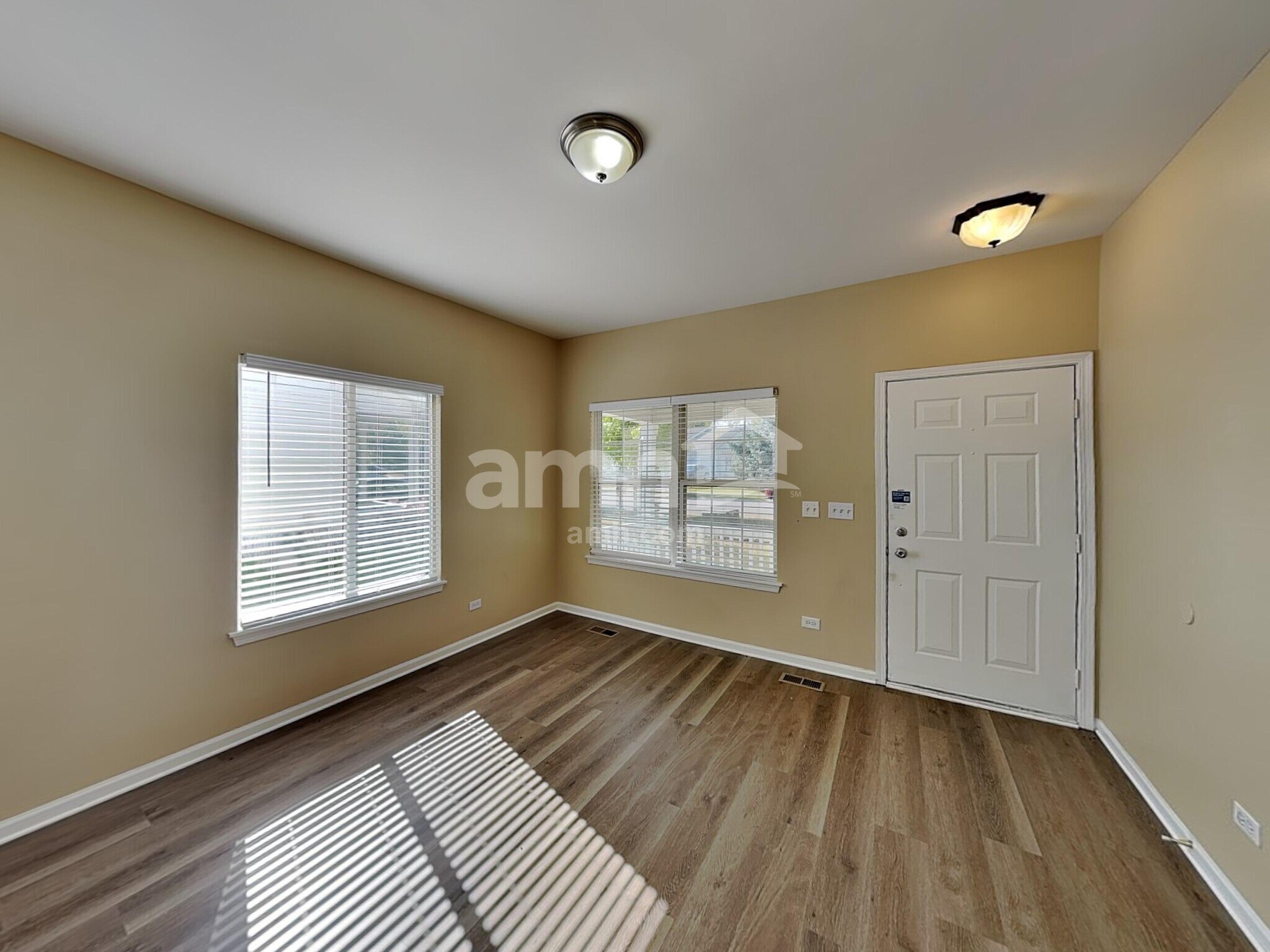 Building Photo - 2828 Sun Valley Dr