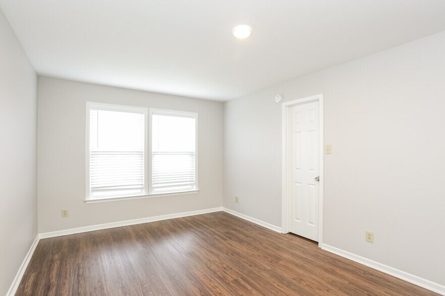 Building Photo - 8243 Retreat Ln