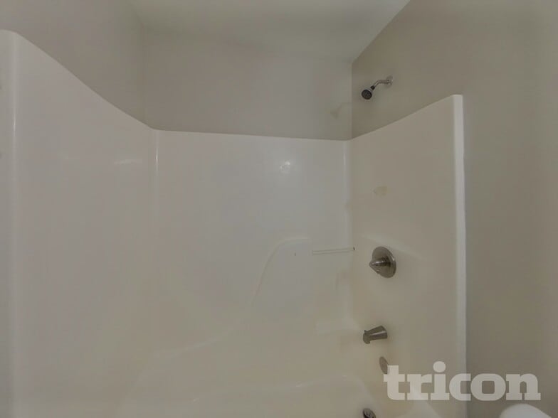 Building Photo - 705 Continental Dr