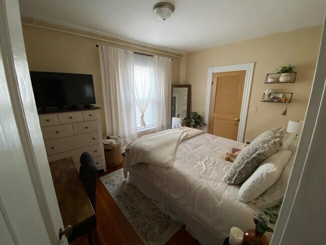 Building Photo - 301 Savin Hill Ave