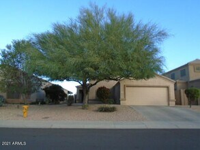 Building Photo - 3 Bedroom Golf Course Home!