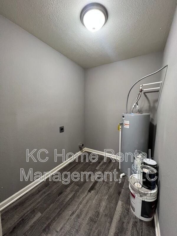 Building Photo - 408 E Devon St