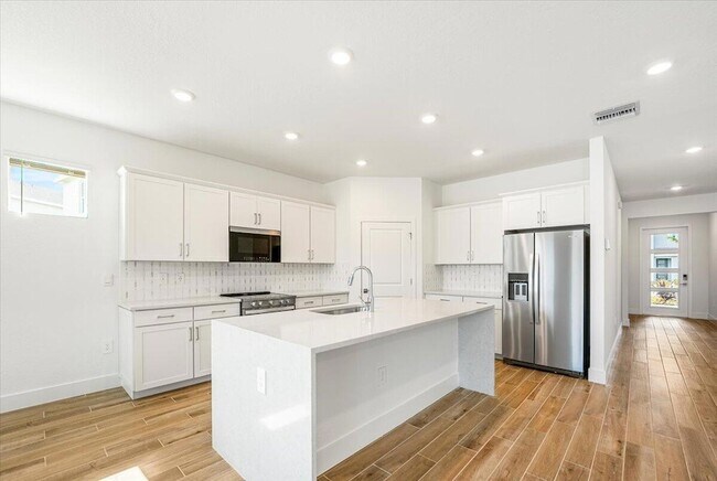Building Photo - 6751 SE Pk Trce Dr