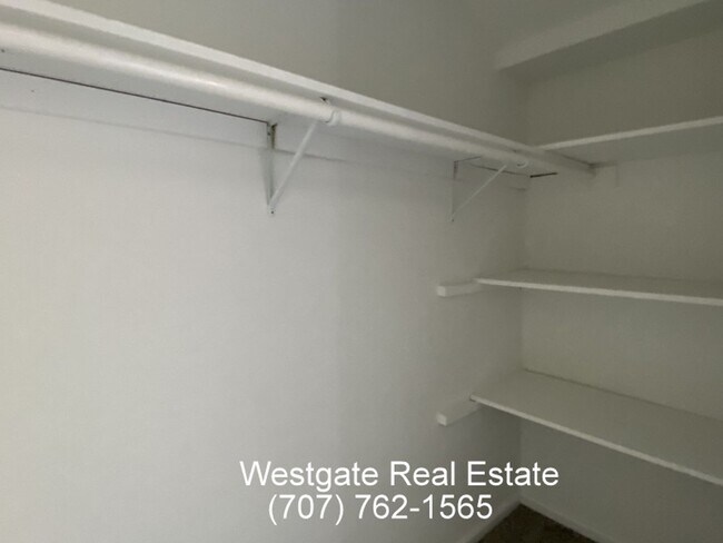 Building Photo - 1016 Eleanor Ave