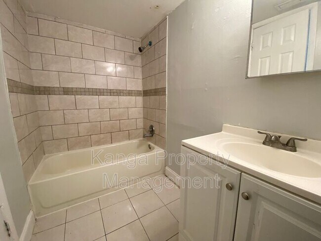 Building Photo - 3204 Louisiana Ave