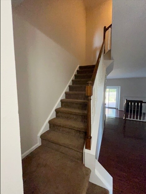 Building Photo - 713 Chimney Hill Ln