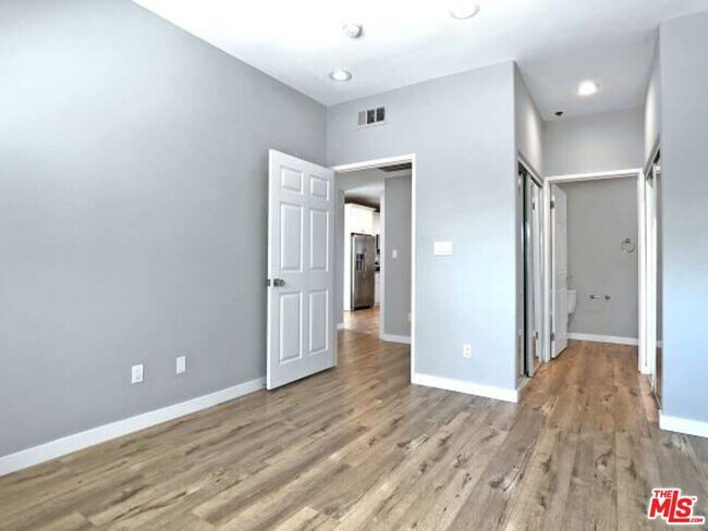 Building Photo - 10560 Santa Monica Blvd