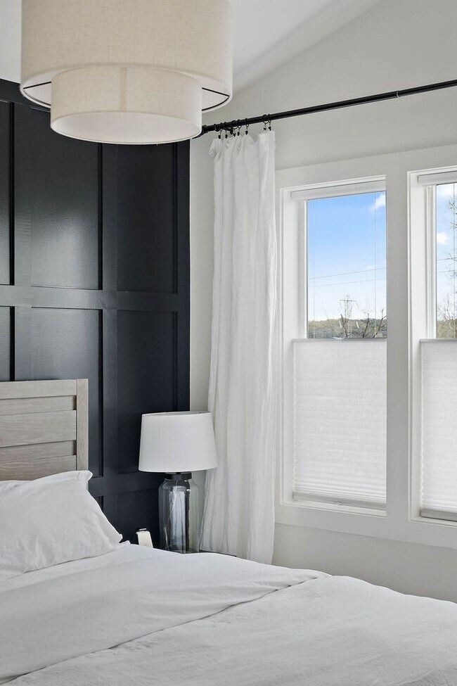 Building Photo - Stylish East Nashville Home with Open Layo...