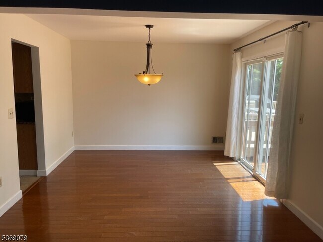 Building Photo - 13 Apache Way