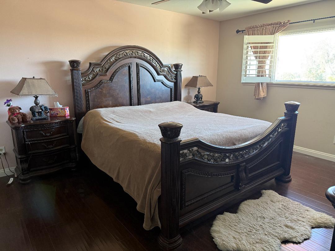 King Size Bed - 7010 Dennison St