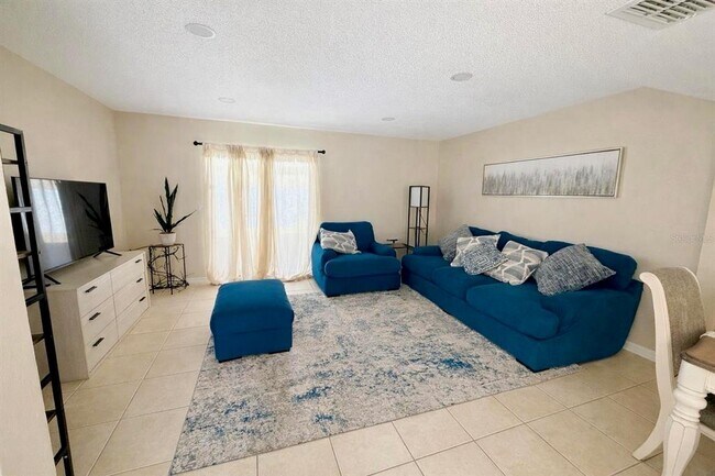 Building Photo - 10053 Lake Oak Cir