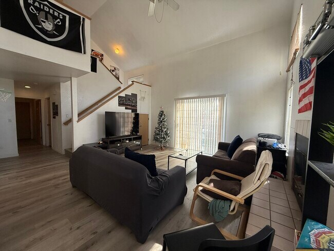 Building Photo - 2802 Sycamore Ln