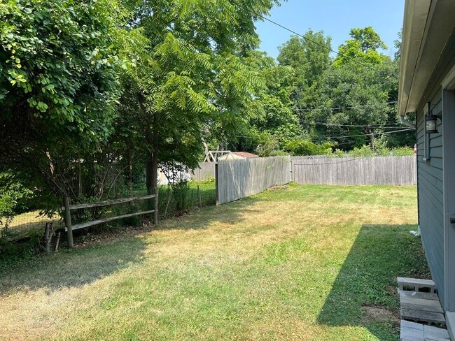 Building Photo - Single Family Home - Available - Will not ...