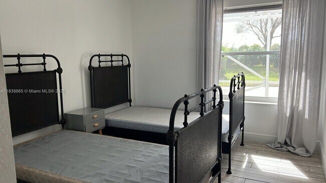 Building Photo - 3800 Miramontes Cir
